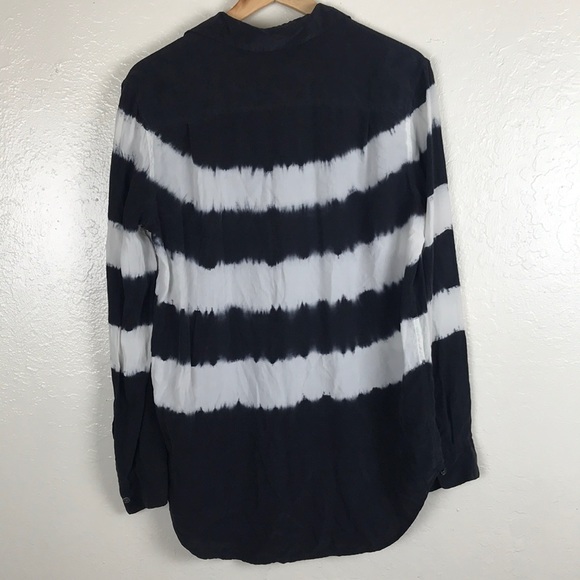 Equipment Femme Reese LS Silk Button Down Shirt - Picture 5 of 6